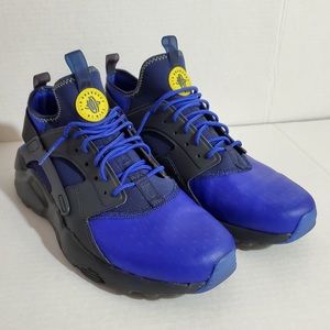 Nike Air Huaraches Size 10.0